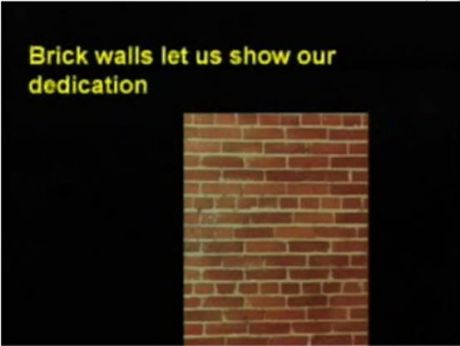 兰迪演讲中屡次出现的砖墙。